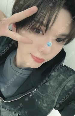 Imagen de la photocard de BRIAN de AMPERSANDONE
