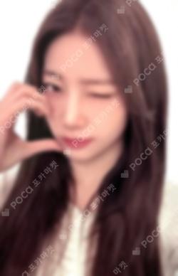 DIFFERENT WEVERSE JAPAN LUCKY DRAW KAZUHA photocard image