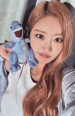 2024 KISS OF LIFE 1ST OFFICIAL FANCLUB KIT [KISSY] JULIE photocard image