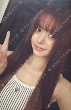 GUESS X NMIXX POP-UP STORE Lily photocard image