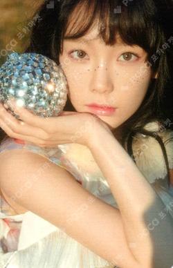 TAEYEON SPECIAL LIVE [The Magic Of Christmas Time] HAND WARMER & PHOTO CARD SET TAEYEON photocard image