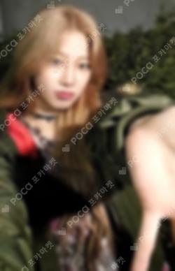 DIFFERENT PHOTO CARD KAZUHA photocard image