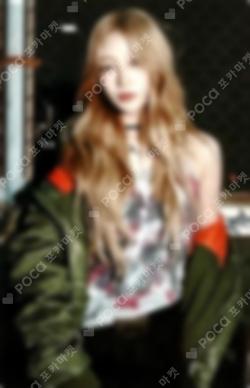 DIFFERENT PHOTO CARD KAZUHA photocard image