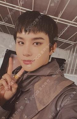 Ay-Yo Target Exclusive JUNGWOO photocard image