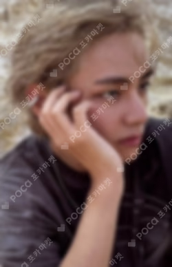 Layover Target Exclusive V photocard image