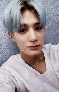 Golden Age Target Exclusive JENO photocard image