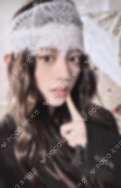 bomb Barnes & Noble Exclusive MINJU photocard image