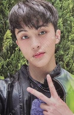 ISTJ Poster Ver. Barnes & Noble Exclusive MARK photocard image