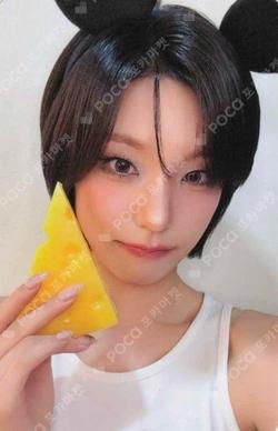 ITZY YEJI photocard image