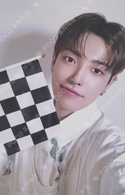 ATEEZ HONGJOONG photocard image