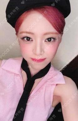 ITZY YUNA photocard image