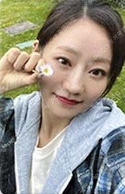 KISS OF LIFE BROADCAST JULIE photocard image