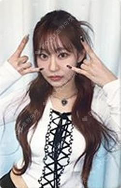KISS OF LIFE x EVERLINE POP-UP STORE TRADING CARD JULIE photocard image