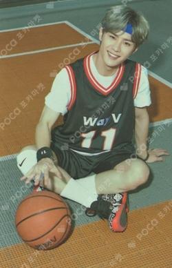 2020 WayV SEASON'S GREETINGS HOTTRACKS KUN photocard image
