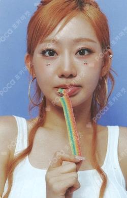 2024 KISS OF LIFE 1ST WORLD TOUR [KISS ROAD] IN NORTH AMERICA TRADING CARD JULIE photocard image