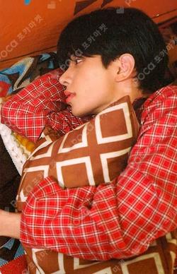 MUST HAVE NEMO Light ver. Ryu Junmin photocard image