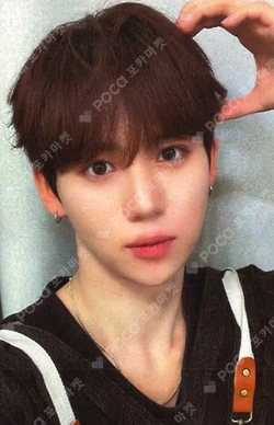 Weekend EVERLINE HWANGYUNSEONG photocard image
