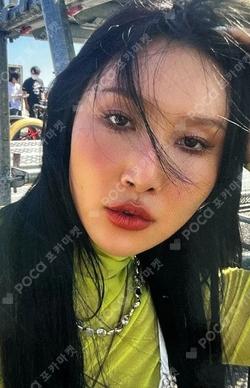 MIC ON APPLEMUSIC Hwa Sa photocard image