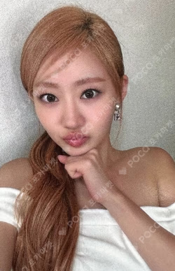 Sticky BROADCAST JULIE photocard image