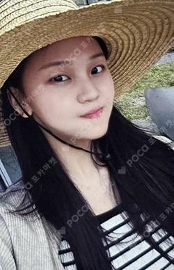 A Montage of ( ) QR ver. UMJI photocard image