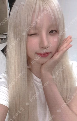 We are EVERLINE YUQI photocard image