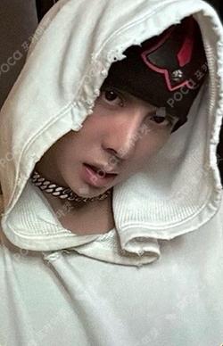 FAMOUS OLIVE YOUNG WOOCHAN photocard image