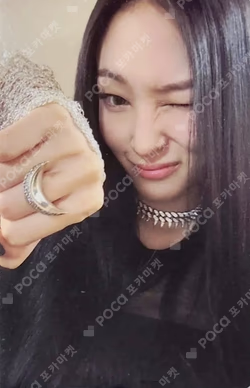 FAMOUS POP-UP ALBUM PURCHASE BENEFITS ANNIE photocard image