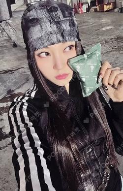 FAMOUS CARTOON ver. YOUNGSEO photocard image