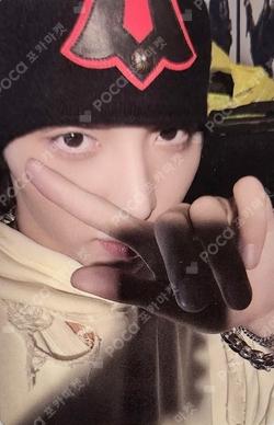 FAMOUS FAMOUS ver. WOOCHAN photocard image