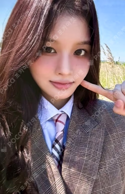 The Chronicles of NMIXX: How to Catch Aurora MERCH FANS SHOP SULLYOON photocard image