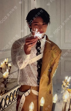 Hollow LIMITED B I.N photocard image