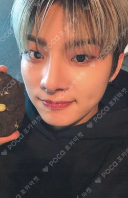 YOUNI-T WHOSFAN SION photocard image