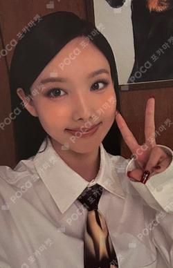 THIS IS FOR POLAROID ver. FOR ver. NAYEON photocard image