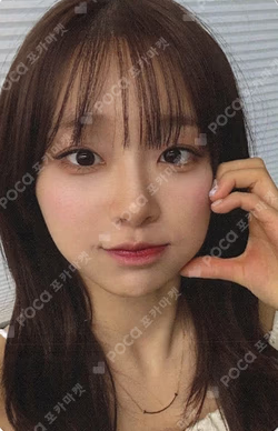 Only cry in the rain APPLEMUSIC Chuu photocard image