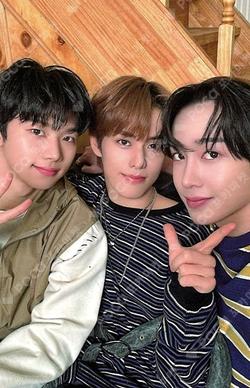 2025 SEASON'S GREETINGS Unit photocard image