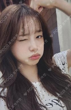 Only cry in the rain EVERLINE Chuu photocard image