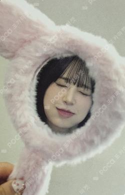 Only cry in the rain EVERLINE Chuu photocard image