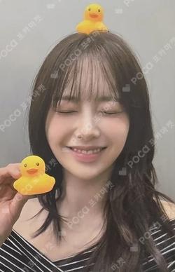 Only cry in the rain KTOWN4U Chuu photocard image