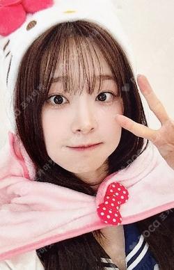 Only cry in the rain MUVVE Chuu photocard image