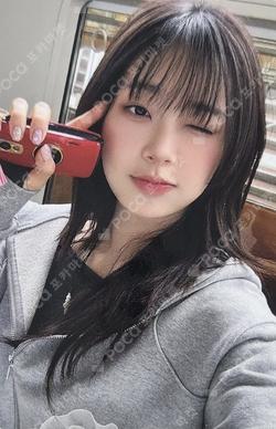 Only cry in the rain Gray ver. Chuu photocard image