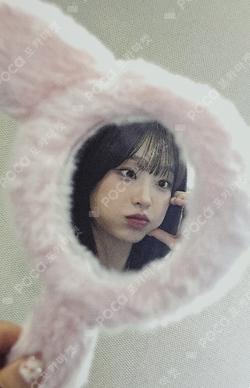 Only cry in the rain EVERLINE Chuu photocard image
