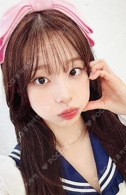 Only cry in the rain MUVVE Chuu photocard image