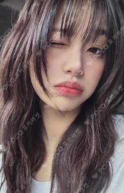 Only cry in the rain Platform ver. Blue ver. Chuu photocard image