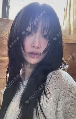 Only cry in the rain Blue ver. Chuu photocard image