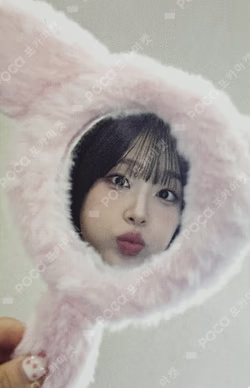 Only cry in the rain EVERLINE Chuu photocard image