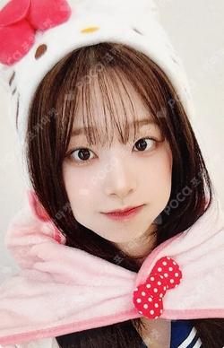 Only cry in the rain MUVVE Chuu photocard image