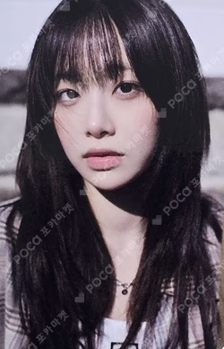 Only cry in the rain OFFICIAL POP-UP STORE TRADING CARD Chuu photocard image