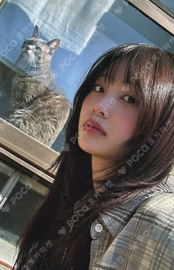 Only cry in the rain Gray ver. Chuu photocard image