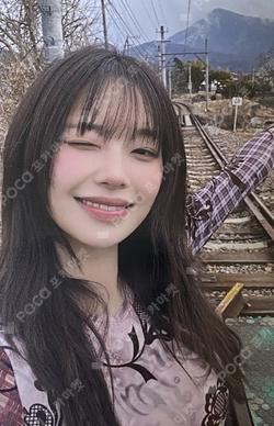 Only cry in the rain WEVERSE Chuu photocard image