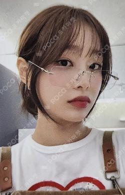 Only cry in the rain APPLEMUSIC Chuu photocard image